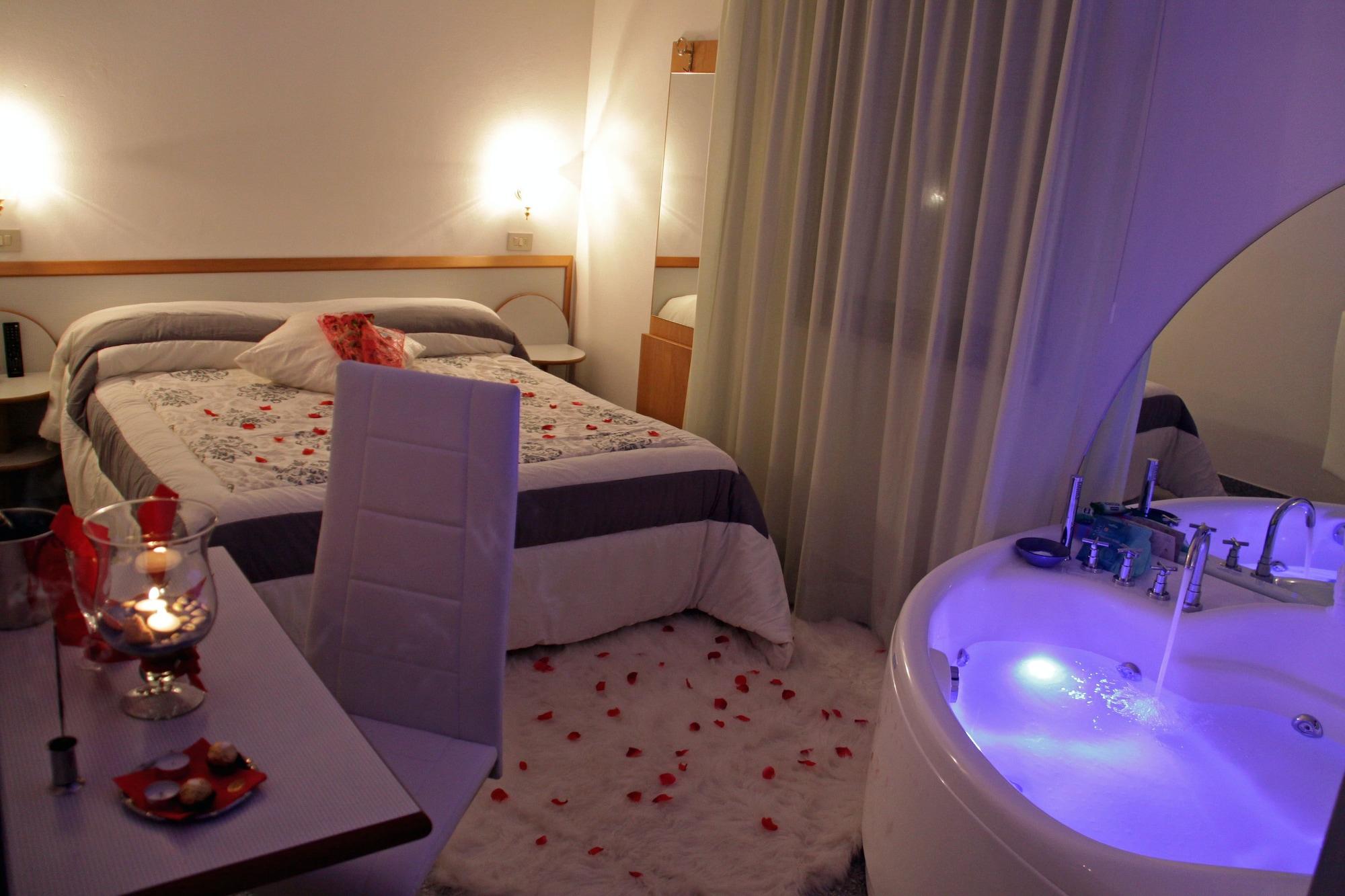 Hotel Memory Римини Екстериор снимка