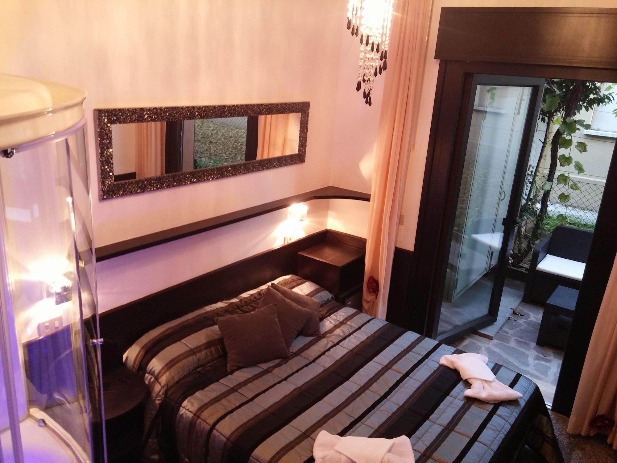 Hotel Memory Римини Екстериор снимка