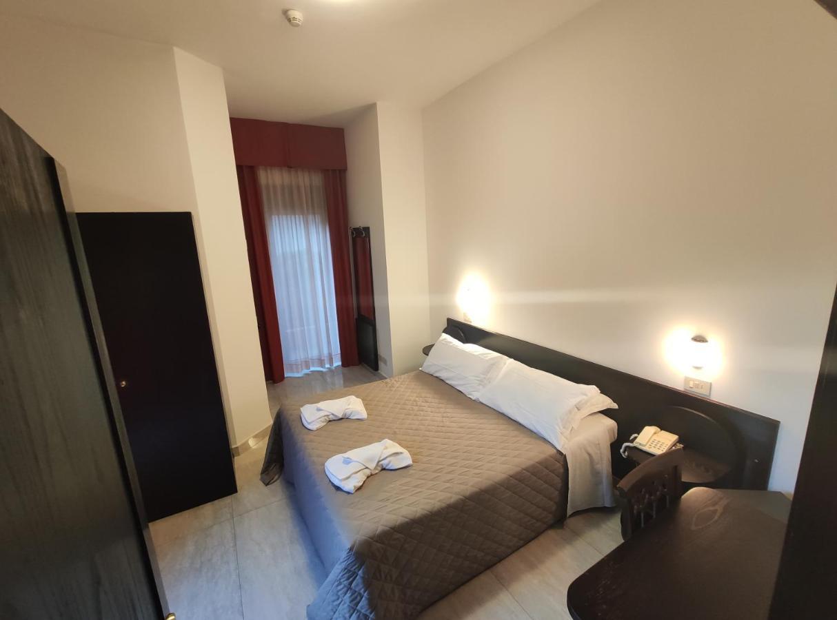 Hotel Memory Римини Екстериор снимка