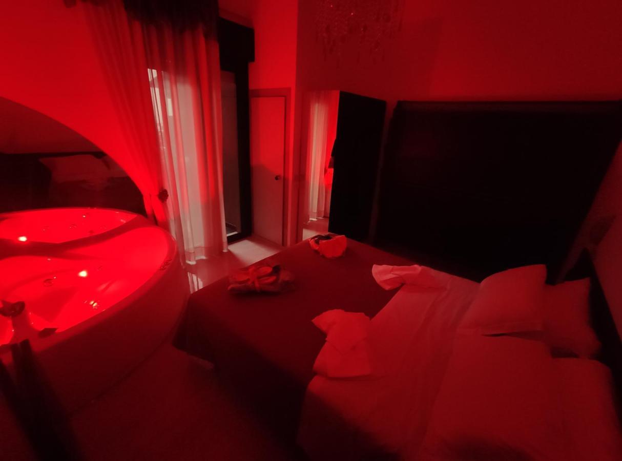 Hotel Memory Римини Екстериор снимка