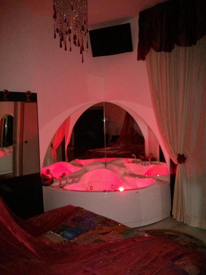 Hotel Memory Римини Екстериор снимка