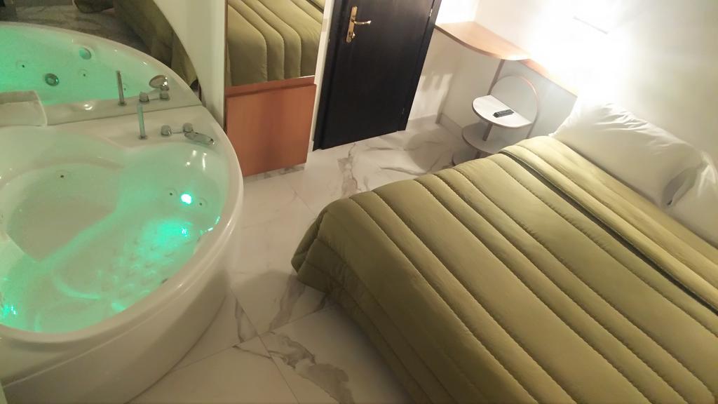 Hotel Memory Римини Екстериор снимка
