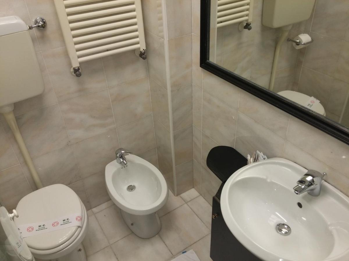 Hotel Memory Римини Екстериор снимка